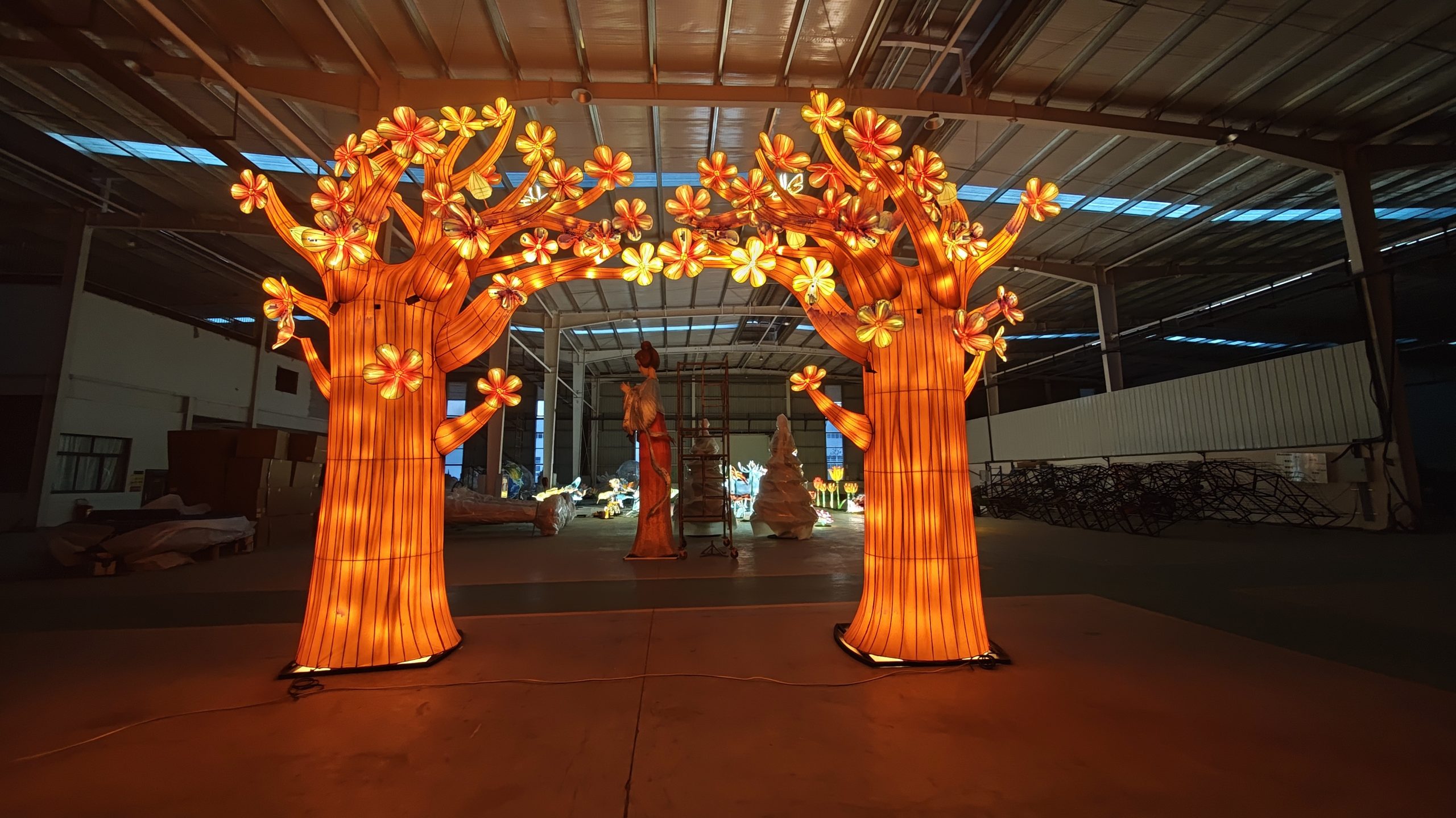 Illuminated tree-shaped lantern arches in the workshop